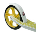 100% aluminio. Prácticos patinetes con ruedas de 200 mm.